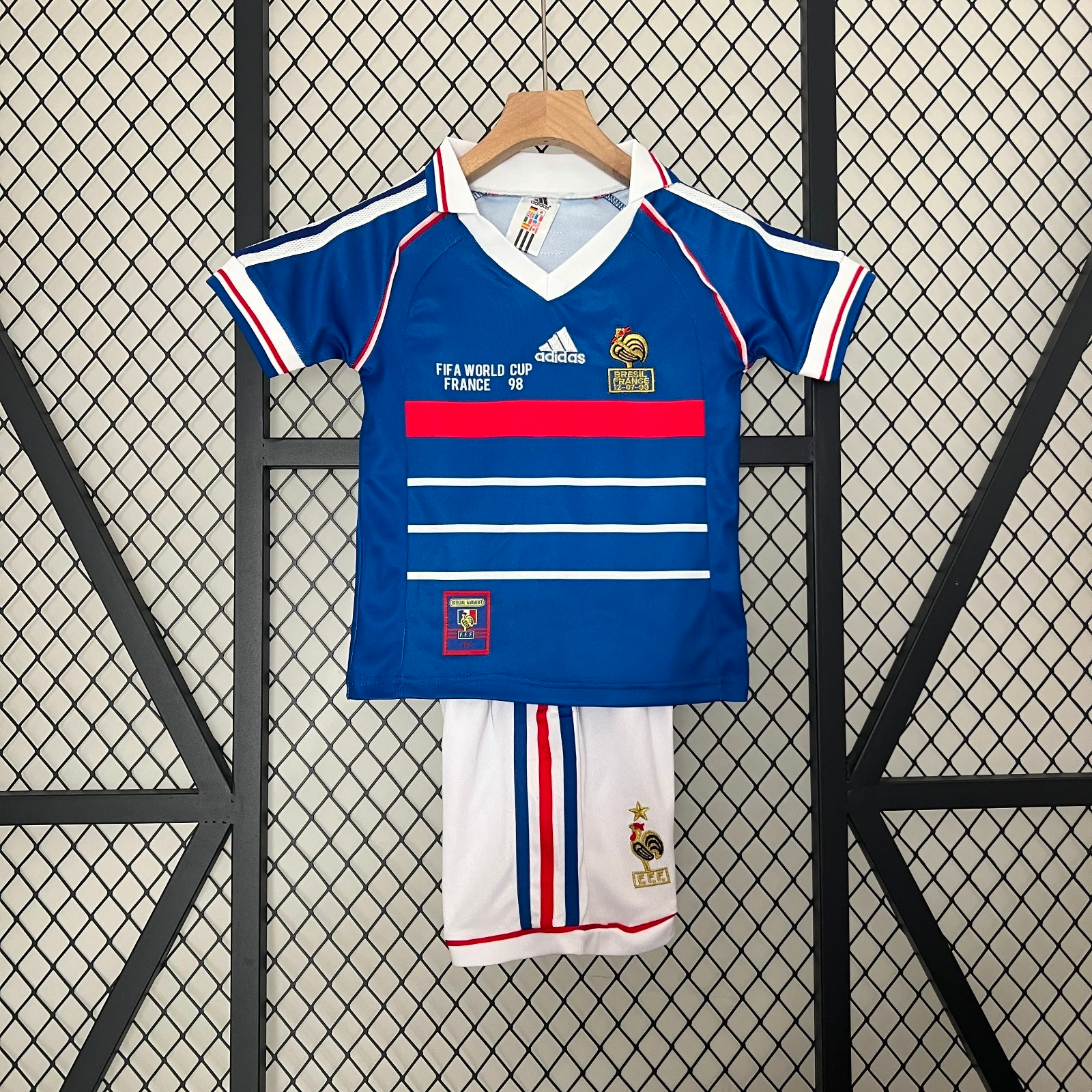 Ensemble enfant France rétro Le 12 -ème Maillot, maillot et short bleu et blanc, style vintage pour jeunes supporters.