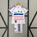 Ensemble enfant France rétro Le 12 -ème Maillot, vêtements colorés avec logo et détails vintage pour garçon ou fille.