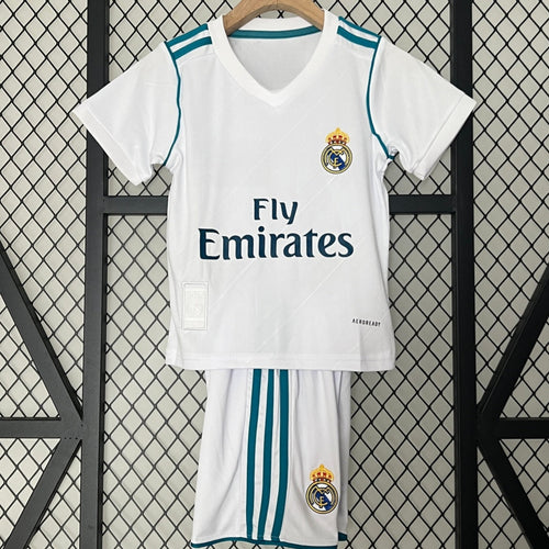Ensemble enfant Real Madrid domicile rétro 2017-2018 de la marque Le 12-ème Maillot, maillot et short pour jeunes supporters.
