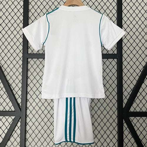 Ensemble enfant Real Madrid domicile rétro 2017-2018, maillot et short Le 12 -ème Maillot, taille 2-3 ans, devant.