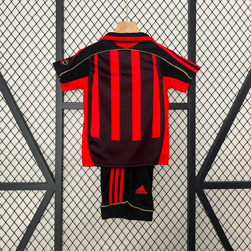 Ensemble enfant AC Milan rétro 24/25, maillot et short Le 12-ème Maillot, pour enfants de 2 à 3 ans, look sportif.