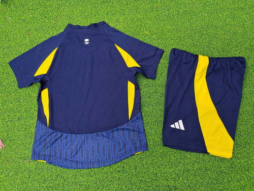 Ensemble pour enfant 24/25 ans Al-Nassr, comprenant un maillot et un short de la marque Le 12, taille 2-3 ans.