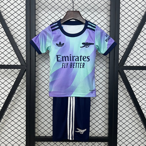 Ensemble pour enfant 24/25 ans Arsenal de la marque Le 12 -ème Maillot, t-shirt et short aux couleurs du club.
