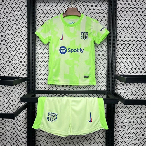 Ensemble pour enfant Barcelone Le 12 -ème Maillot, haut et pantalon assortis, couleurs vives et motifs sportifs.