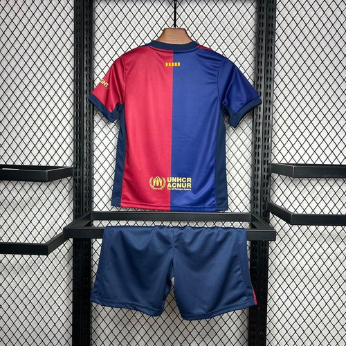 Ensemble pour enfant Barcelone Le 12-ème Maillot, costume 2-3 ans, t-shirt et short dans des couleurs vives.