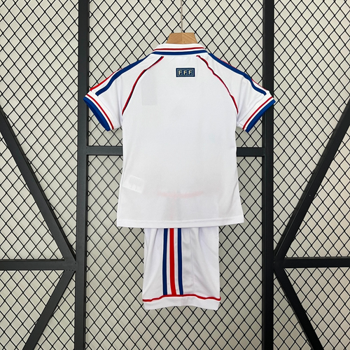 Ensemble enfant France rétro 24/25 ans, marque Le 12 -ème Maillot, avec t-shirt et pantalon pour enfant.