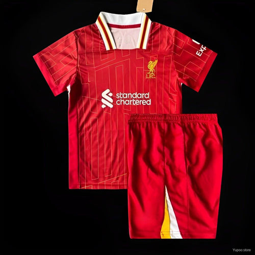 Ensemble enfant Liverpool Home 24/25 ans, marque Le 12 -ème Maillot, maillot et short pour jeune supporter de football.