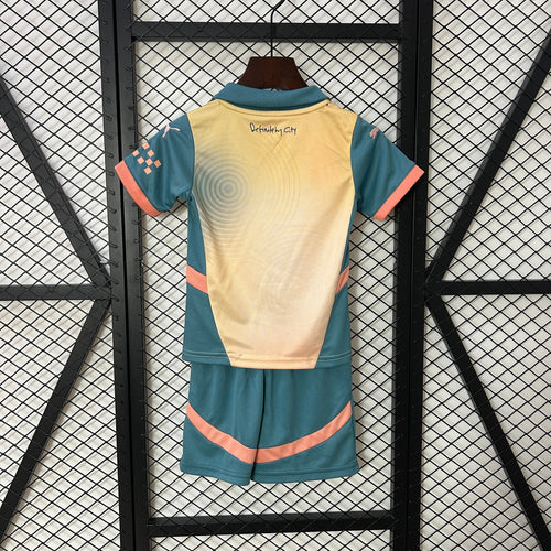 Ensemble enfant Manchester City Le 12 -ème Maillot, maillot et short pour enfants de 2 à 3 ans, style sportif.