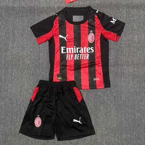 Ensemble pour enfant AC Milan domicile, taille 25/26 ans, avec maillot rouge et noir et short assorti, de la marque Le 12 -ème Maillot.