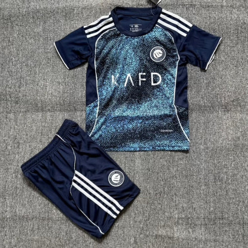 Ensemble enfant Al-Nassr extérieur Le 12 -ème Maillot, taille 25/26, vêtements pour garçon ou fille, vue de l'ensemble.