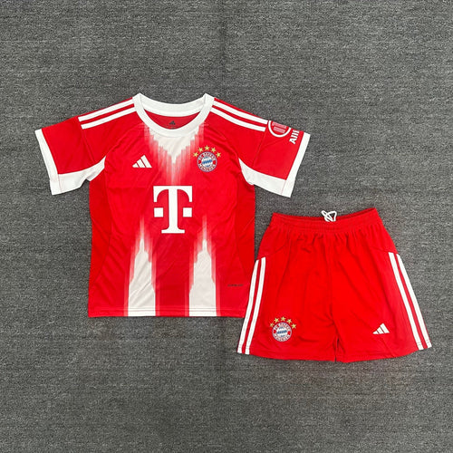 Ensemble enfant Bayern Munich domicile, maillot et short Le 12-ème pour taille 25/26, vêtements de sport pour jeunes fans.