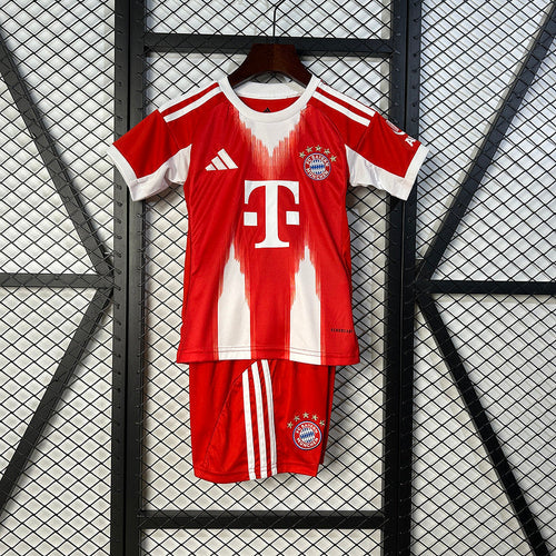 Ensemble pour enfant Bayern Munich domicile, maillot Le 12-ème Maillot, taille 25/26, vêtements de football pour jeunes.