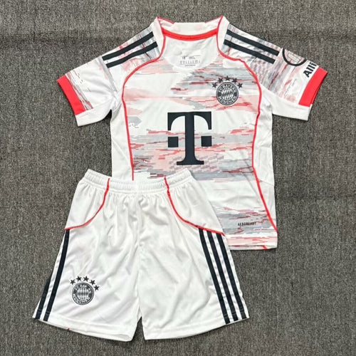 Ensemble enfant Bayern Munich extérieur Le 12 -ème Maillot, maillot et short pour 2-3 ans, couleurs bleues et blanches.