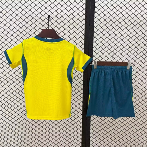 Ensemble enfant Brésil domicile 25/26 ans de Le 12 -ème Maillot, maillot et short bleu avec logo équipe.