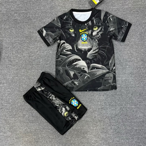 Ensemble enfant Brésil spécial noir pour 2-3 ans, marque Le 12 -ème Maillot, avec t-shirt et short.