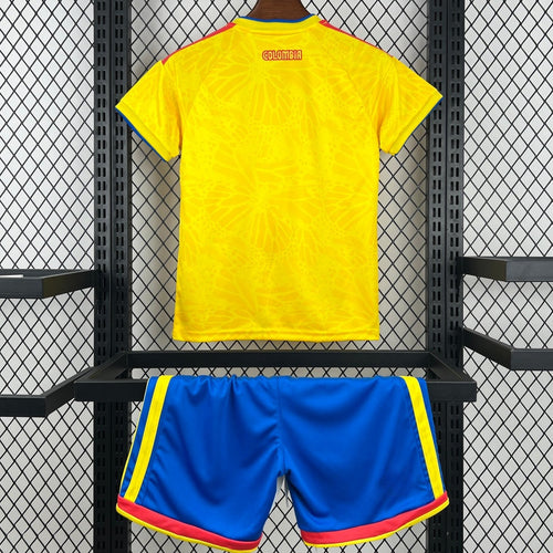 Ensemble enfant 25/26 ans, maillot domicile Colombie, marque Le 12 -ème, avec maillot et short assortis, pour jeunes fans.