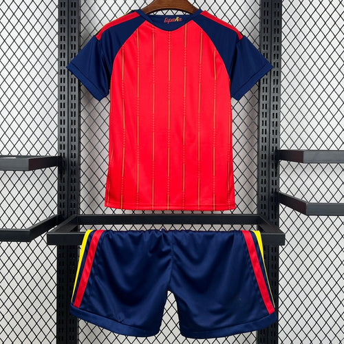 Ensemble enfant 25/26 ans Le 12 -ème Maillot Espagne domicile, t-shirt et short pour jeune garçon, vue de face.