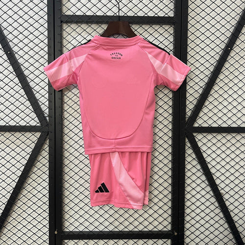 Ensemble pour enfant Inter Miami de la marque Le 12 -ème Maillot, taille 25/26, comprenant un t-shirt et un short.