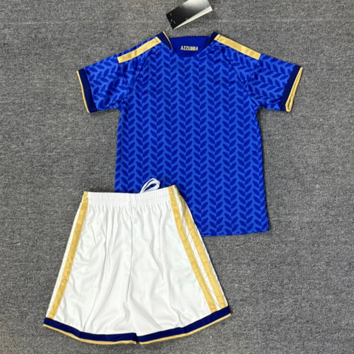 Ensemble enfant 25/26 ans Le 12 -ème Maillot Italie domicile, maillot et short assortis pour jeune garçon ou fille.