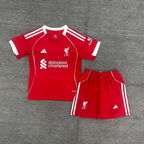 Ensemble enfant Liverpool domicile Le 12-ème Maillot, taille 25/26, maillot et short pour jeune supporter.
