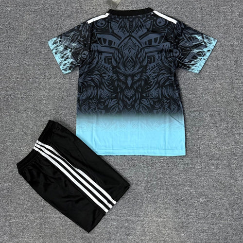 Ensemble pour enfant Liverpool spécial bleu de la marque Le 12-ème Maillot, taille 25/26, costume complet pour jeune enfant.