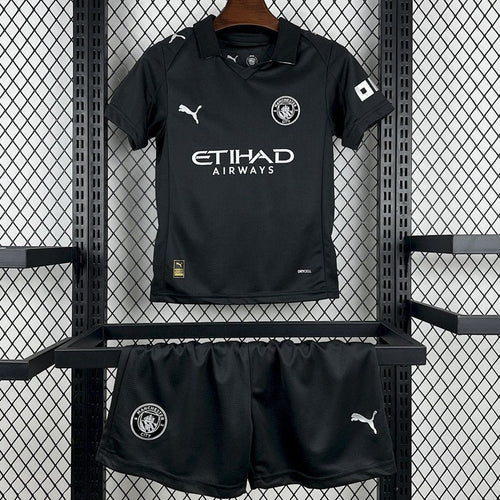 Ensemble enfant Manchester City Le 12ème Maillot, maillot extérieur avec short pour enfants de 2 à 3 ans, bleu et blanc.