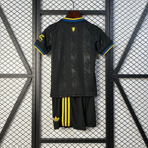 Ensemble pour enfant Manchester United troisième maillot Le 12 -ème Maillot, taille 25/26, avec logo et design du club.