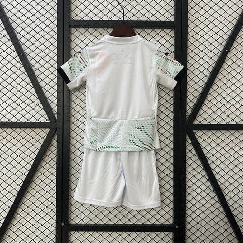 Ensemble enfant Portugal Le 12-ème Maillot, taille 25/26, vêtement coloré avec détails pour garçon ou fille.
