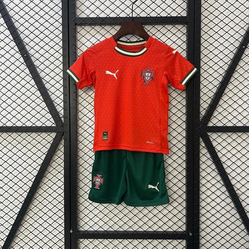 Ensemble pour enfant Portugal de Le 12 -ème Maillot, taille 25/26, vêtement coloré avec logo Portugal visible.