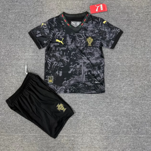Ensemble enfant Portugal 25/26 ans, marque Le 12 -ème Maillot, t-shirt et short colorés, style décontracté et confortable.