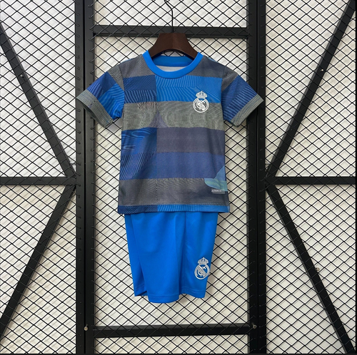 Ensemble enfant Real Madrid Le 12-ème Maillot, taille 25/26, maillot et short assortis pour jeune fan de football.
