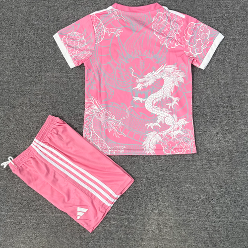 Ensemble pour enfant Real Madrid 25/26 ans avec dragon rose, marque Le 12 -ème Maillot, vêtement coloré et confortable.