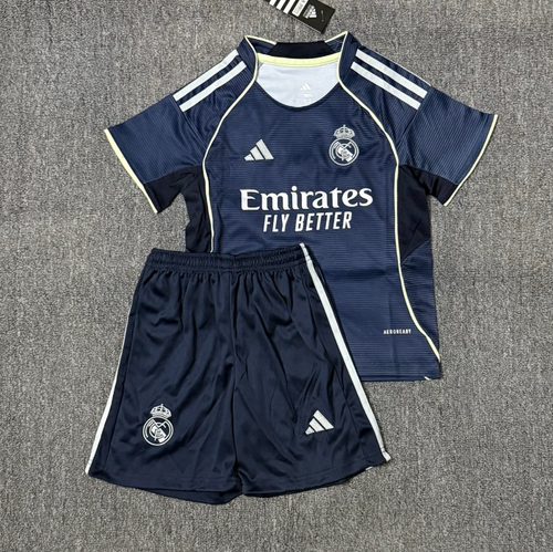 Ensemble extérieur pour enfant Real Madrid Le 12 -ème Maillot, taille 25/26, maillot et short pour jeune supporter.