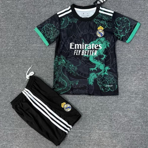 Ensemble enfant Real Madrid 25/26 ans, vert dragon, marque Le 12 -ème Maillot, maillot et short assortis.