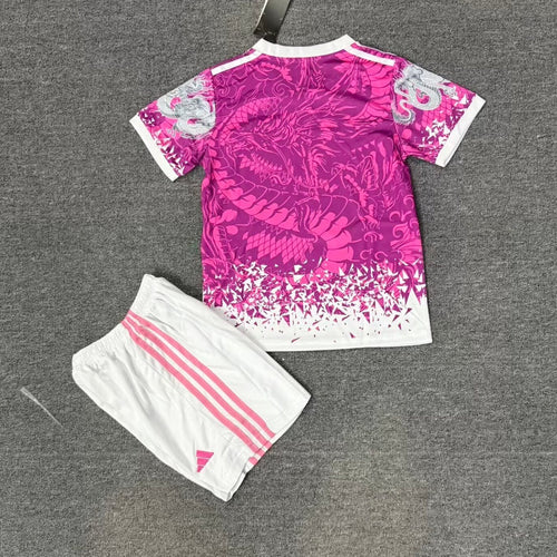 Ensemble pour enfant Real Madrid rose 25/26, marque Le 12-eme Maillot, tenue sportive pour jeunes supporters.