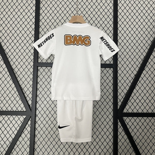 Ensemble pour enfant Santos de la marque Le 12 -ème Maillot, taille 25/26, avec haut et pantalon gris et blanc.