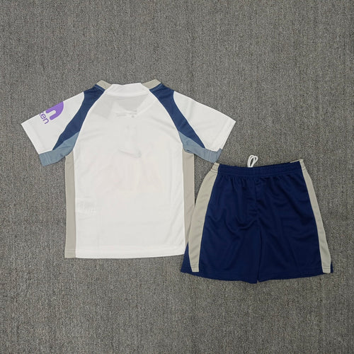 Ensemble enfant Tottenham domicile Le 12 -ème Maillot, maillot et short, taille 25/26, coloris blanc et bleu.