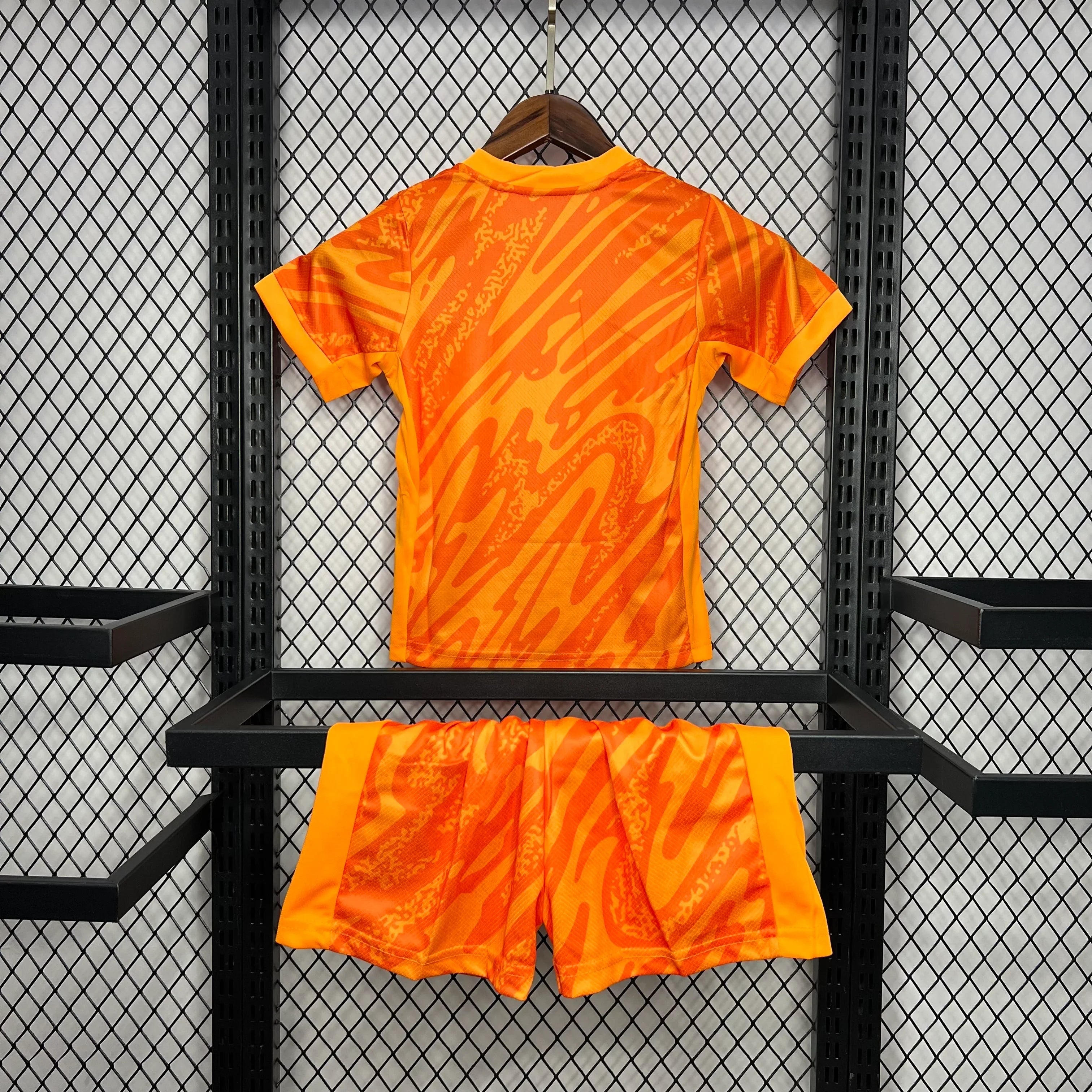 Kit enfant Angleterre gardien 2024 Le 12 -ème Maillot, maillot de football pour jeune gardien, costume complet pour enfants.