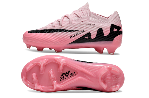 Crampons pour enfants Le 12 -ème Maillot, fixations robustes et sécurisées pour l'hiver, adaptés aux chaussures d'enfants.
