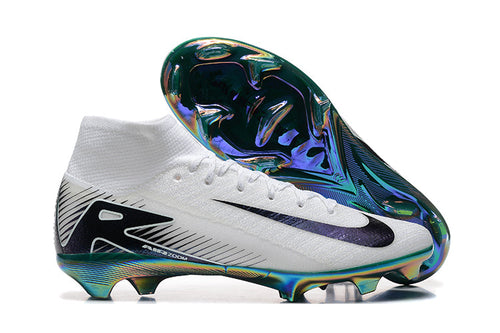 Crampons Mercurial Superfly 16 Elite XXV de Le 12-ème Maillot, conçus pour la performance sur le terrain.