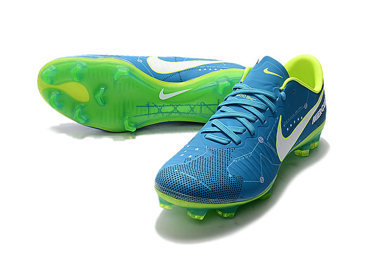 Crampons Mercurial Vapor Élite XI pour football, fixation solide et design léger, porté par un joueur en action.