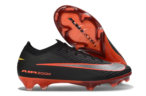 Crampons Nike Zoom Mercurial Vapor 16 Elite XXV pour football, visibles en action sur le terrain avec semelles en caoutchouc.