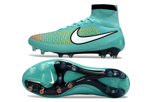 Crampons Le 12 -ème Maillot Magista Obra ACC pour football, fixation solide et adhérence sur le terrain en action.