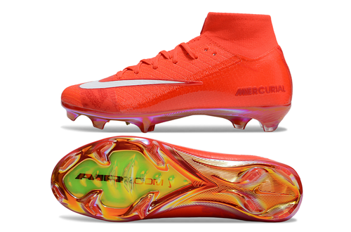 Crampons Mercurial Superfly 16 Elite XXV de Le 12 -ème Maillot pour football, vue en gros plan sur la chaussure.