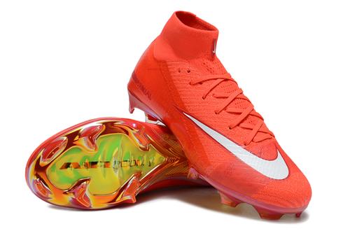 Crampons Mercurial Superfly 16 Elite XXV de Le 12 -ème Maillot, vue de face avec pointes en acier pour football.