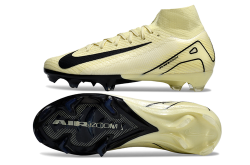 Crampons Mercurial Superfly IIX Elite pour football, semelles en métal avec pointes pour meilleure adhérence sur le terrain.