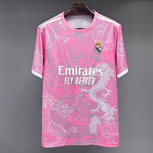 Maillot Real Madrid rose, taille 25/26, en tissu léger, portant le logo du club et le numéro 12, marque Le 12-ème Maillot.