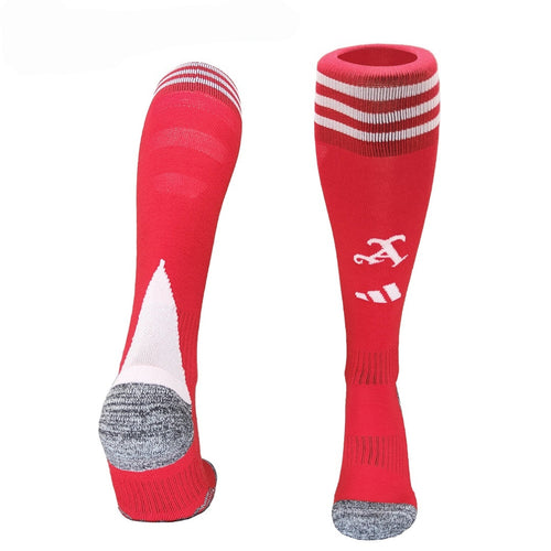Chaussettes domicile Arsenal Le 12 -ème Maillot, en tissu bleu avec logo et détails rouges et blancs, pour supporter l'équipe.
