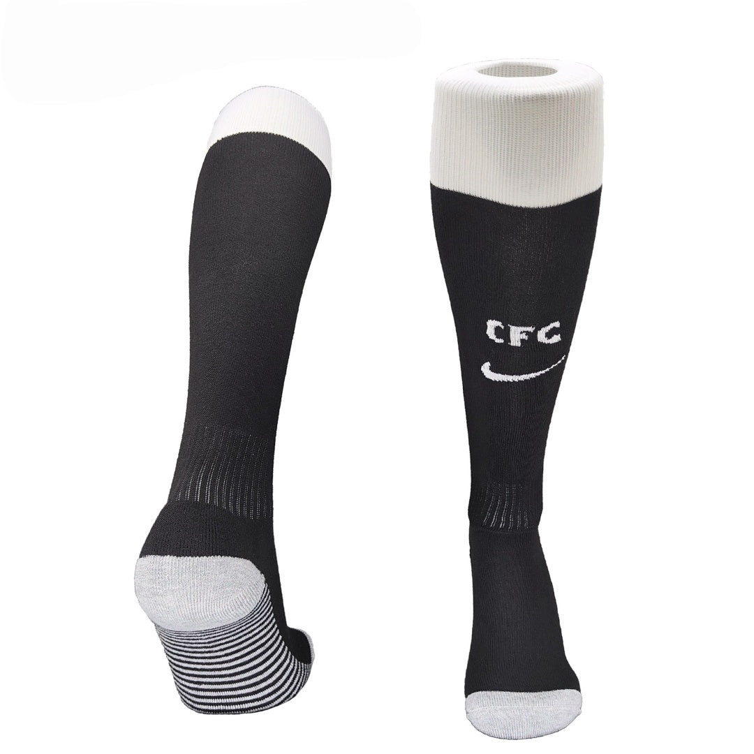 Chaussettes Chelsea Third de Le 12 -ème Maillot, bleu avec logo en relief, en coton confortable.