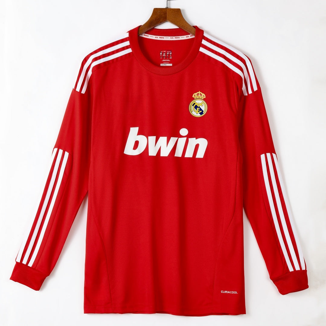 Maillot rétro Real Madrid 2011-2012 à manches longues, troisième kit, par Le 12 -ème Maillot, vue de face.